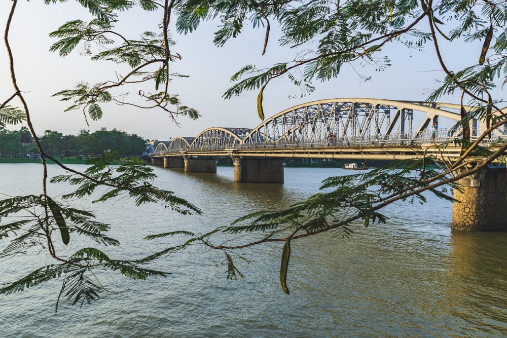 Truong Tien is not just a bridge but a living canvas of Vietnamese artistic expression
